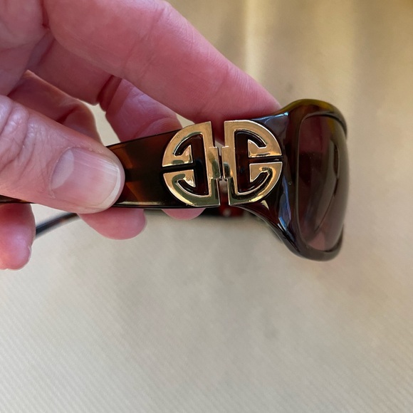 Five pair of sunglasses - Picture 3 of 10